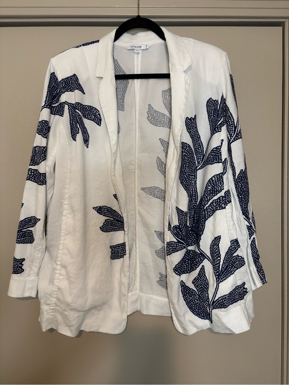 Chico's White Linen Blazer with Navy Leaf Embroidery size 2.5